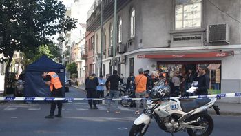 dos tiroteos en plena ciudad a solo 15 cuadras de diferencia: hay un policia grave dos tiroteos en plena ciudad a solo 15 cuadras de diferencia: hay un policia grave