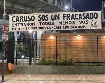 Aparecieron pasacalles contra Caruso Lombardi: Casi legislador...