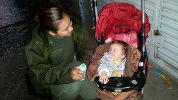 Esta es la gendarme que asistió a la menor Esta es la gendarme que asistió a la menor