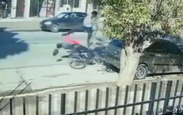 Le robó la bicicleta a un jubilado y un joven lo detuvo de una patada
