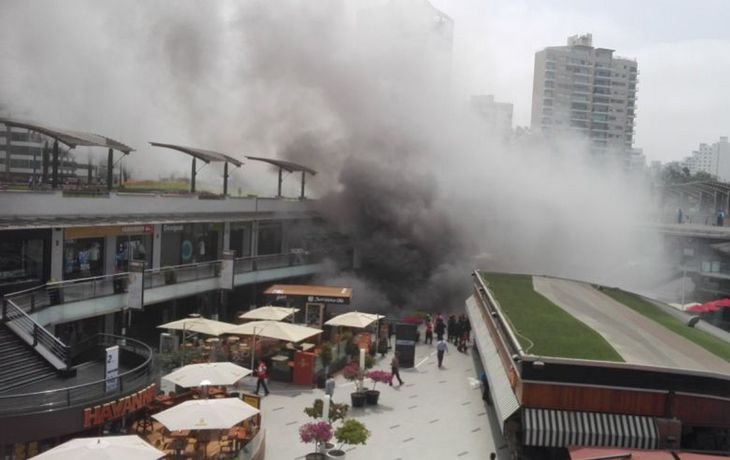 Incendio en shopping de Lima, Perú