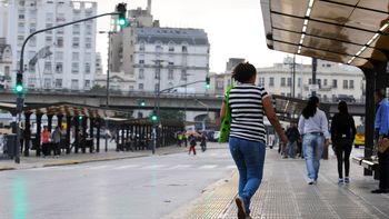 confusion de los usuarios en las paradas por la medida de fuerza de los colectiveros confusion de los usuarios en las paradas por la medida de fuerza de los colectiveros