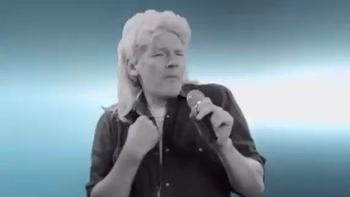 julian assange se lanza en campana con un extrano video julian assange se lanza en campana con un extrano video