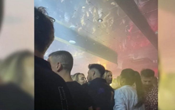 Camila Homs, a los besos con un ex futbolista de la Selección