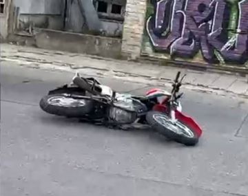 Un motociclista murió degollado por un cable que habían colocado para un corso