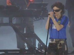 la cantante de linkin park comenzo el show disfrazada de diego maradona la cantante de linkin park comenzo el show disfrazada de diego maradona