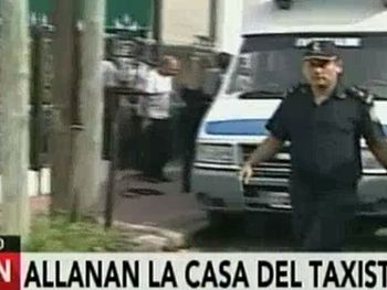 Allanaron la casa del taxista sospechado de violar a una joven en Chacarita