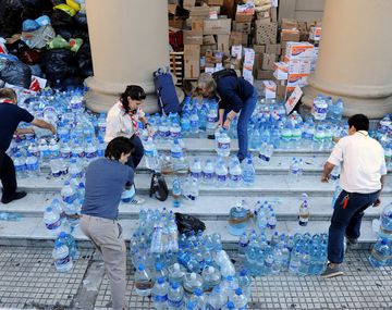 Incesante entrega de donaciones en la Catedral porteña