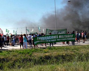 Los trabajadores despedidos cortaron la ruta 3
