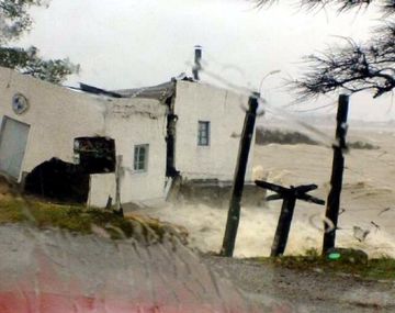 Alerta roja en Uruguay por vientos de hasta 190 km/h