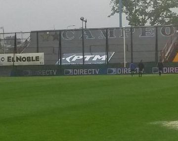 La lluvia obligó a suspender  el partido Arsenal-Independiente