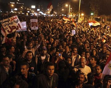 Manifestantes egipcios intentan tomar el palacio presidencial