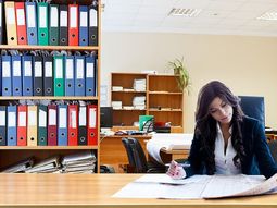 Mujer trabajando. Foto ilustrativa. Mujer trabajando. Foto ilustrativa.