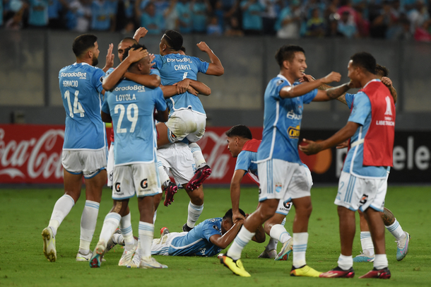 Copa Libertadores: Sporting Cristal eliminó a Huracán en la última jugada del partido