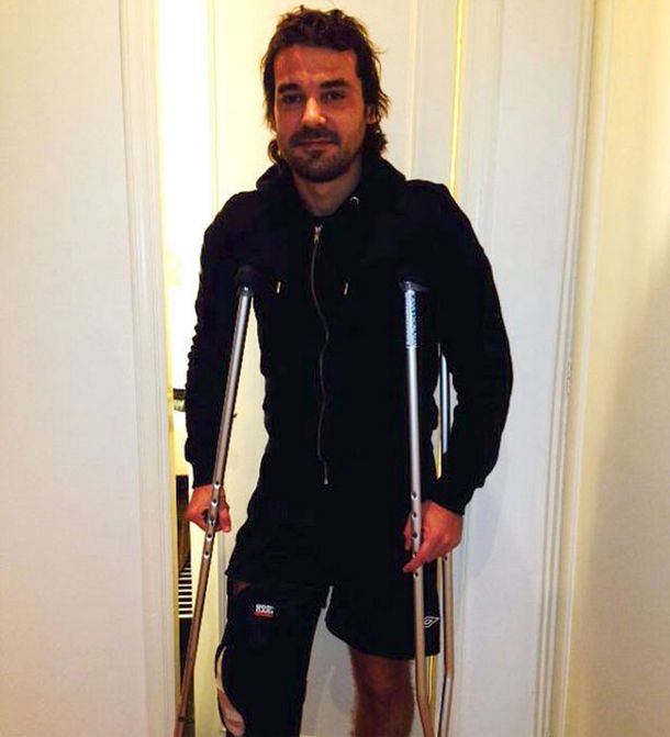 Pedro Alfonso se recupera de su operación en la rodilla