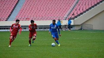Carlos Tevez debutó en el Shanghai Shenhua Carlos Tevez debutó en el Shanghai Shenhua