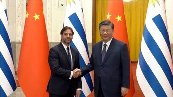 Luis Lacalle Pou y Xi Jinping en su reunión de Estado. Luis Lacalle Pou y Xi Jinping en su reunión de Estado.