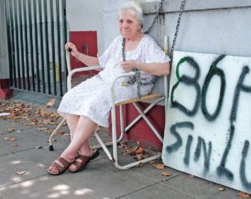 La mujer vive en Mataderos