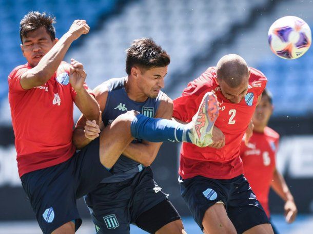 Victoria y empate: Racing disputó sus primeros dos amistosos del año ante Bolívar