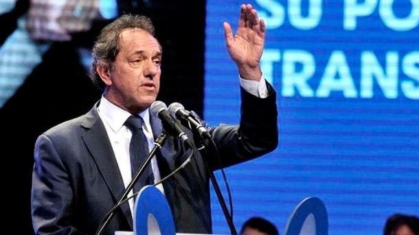 Scioli cerró su campaña siendo el más mencionado en la red social Twitter