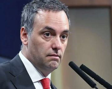 Adorni postuló a dos insólitos candidatos para sucederlo como vocero: un actor y un exfutbolista