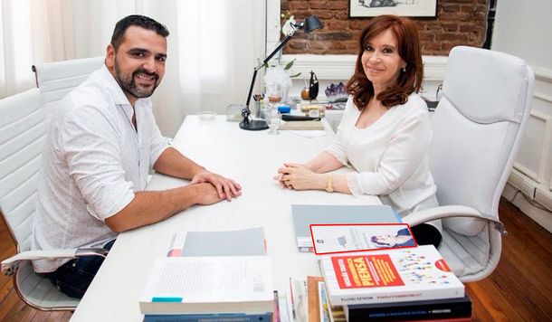 Lecturas Feministas: ¿de qué trata el libro que Cristina tiene sobre su escritorio?