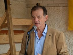 Guido Manini Ríos defendió el polémico aditivo y cuestionó que los críticos están lanzando una cortina de humo. Guido Manini Ríos defendió el polémico aditivo y cuestionó que los críticos están lanzando una cortina de humo.