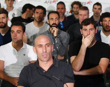 Los jugadores de Barcelona y Real Madrid amenazan con hacer huelga