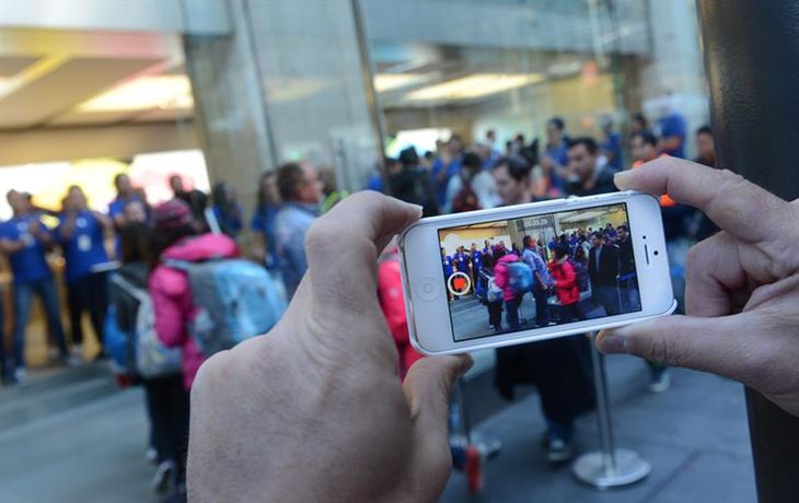 Colas kilométricas para adquirir los nuevos modelos de iPhone