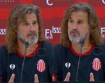 La ironía de Insua tras la derrota de Barracas: ¿Nadie va a preguntar por el arbitraje?