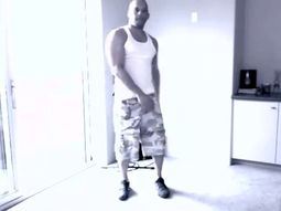 un duro de hollywood muestra su lado mas blando con un baile muy particular un duro de hollywood muestra su lado mas blando con un baile muy particular