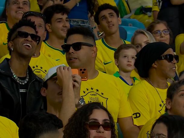 Insólito: tres hinchas idénticos a figuras de Brasil revolucionaron las tribunas del Maracaná