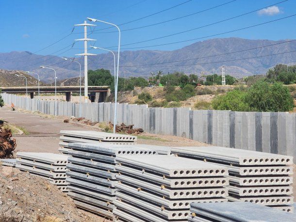 La Universidad de Cuyo construyó un muro para combatir la inseguridad