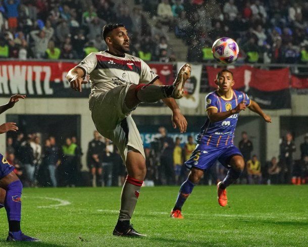 Copa Argentina: Colón venció sin inconvenientes a Colegiales y se metió en los 16vos de final
