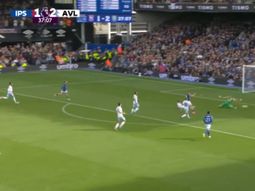 El Dibu Martínez y otra atajada como en la final del Mundial 2022