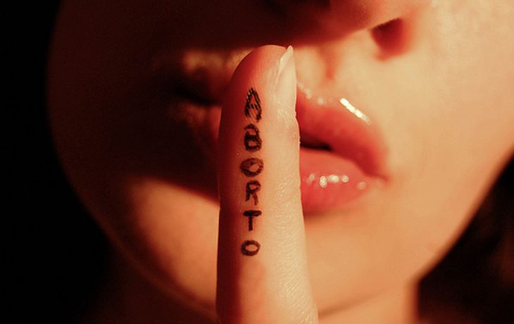 Críticas a Mauricio Macri por la reglamentación del aborto