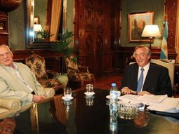 Kirchner y piña_Telam