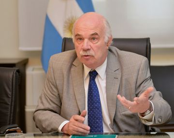 El ministro Carlos Casamiquela