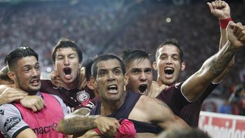 Lanús derrotó a River y se quedó con la Supercopa Lanús derrotó a River y se quedó con la Supercopa