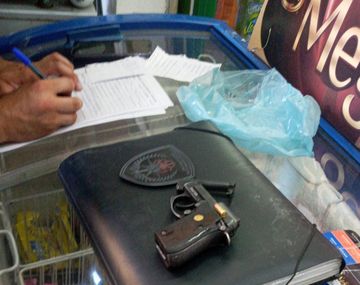 Terror en Balvanera por un hombre armado que amenazó a comerciantes