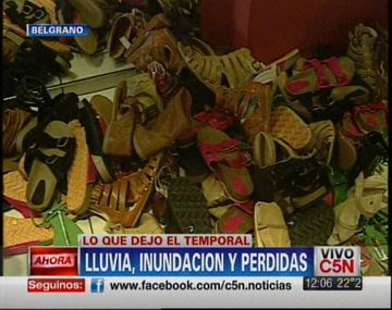 Comerciantes de Belgrano liquidan mercadería mojada