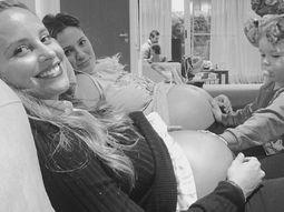 la tierna foto de lourdes sanchez y paula chaves con olivia, en plena dulce espera la tierna foto de lourdes sanchez y paula chaves con olivia, en plena dulce espera