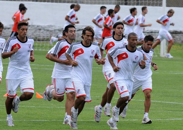 River tuvo su primera práctica en una Tandil revolucionada