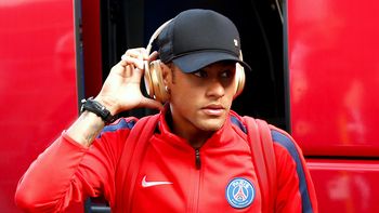 neymar viajo a brasil de urgencia y pidio licencia en el psg por un asunto familiar neymar viajo a brasil de urgencia y pidio licencia en el psg por un asunto familiar