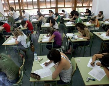 Alumnos apuñalaron a un compañero porque le va bien en el colegio