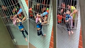 video: mira el dramatico rescate de un nene que quedo colgado de una ventana video: mira el dramatico rescate de un nene que quedo colgado de una ventana