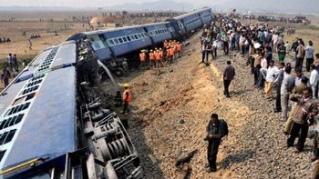 Al menos 36 muertos por un choque de trenes en Egipto: Crédito: theshillongtimes.com Al menos 36 muertos por un choque de trenes en Egipto: Crédito: theshillongtimes.com