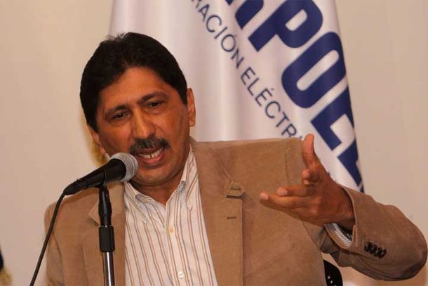 El hermano de Chávez dejó su cargo en la eléctrica estatal