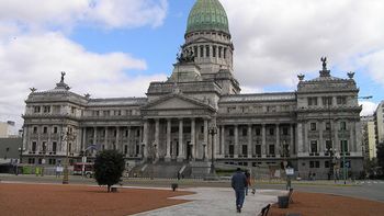 Habrá una intensa actividad esta semana con sesiones en ambas cámaras legislativas y labor en comisiones Habrá una intensa actividad esta semana con sesiones en ambas cámaras legislativas y labor en comisiones