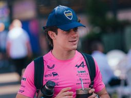 con una gorra de boca, colapinto llego al paddock y sorprendio a todo melbourne con una gorra de boca, colapinto llego al paddock y sorprendio a todo melbourne